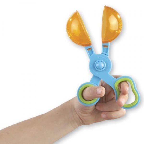 01 LEARNING RESOURCES Handy Scooper (Single Unit- Random Colour)